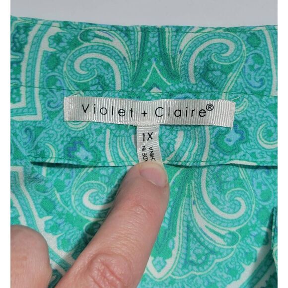 Violet + Claire  Blouse 1X Plus Size Green Medallion V Neck Top - Picture 4 of 5